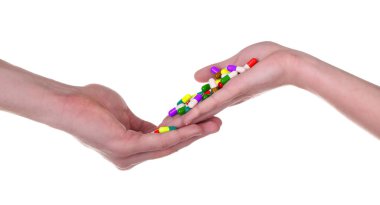 Beyaz arka planda izole edilmiş haplar