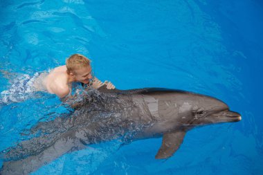 mutlu yüz dolphinarium yunus ile