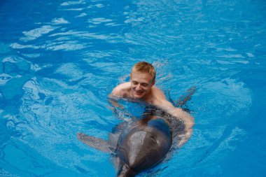 mutlu yüz dolphinarium yunus ile