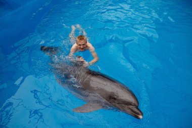 mutlu yüz dolphinarium yunus ile