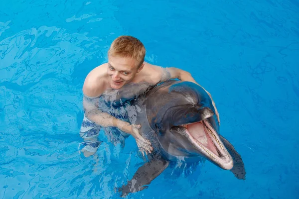 mutlu yüz dolphinarium yunus ile