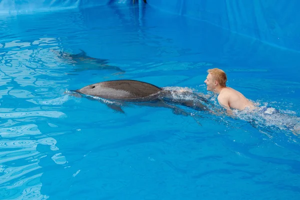 mutlu yüz dolphinarium yunus ile
