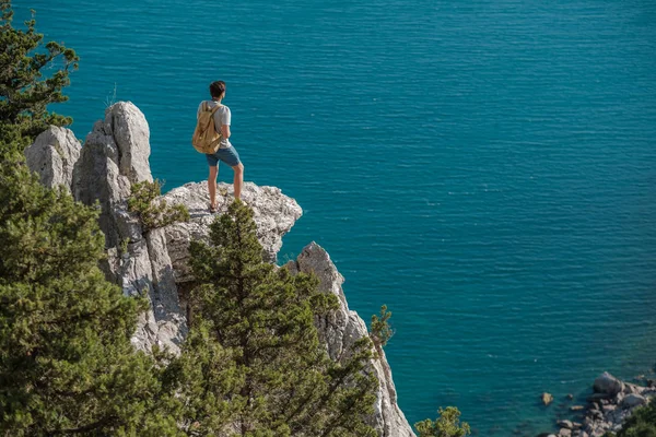 Turista Val Backpack Élvezze Völgyre Egy Hegy Tetején Crimea Mount — Stock Fotó