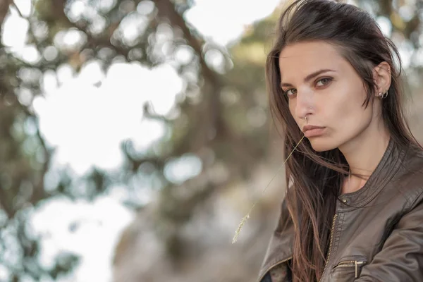 Young Woman Sitting Cliff Enjoy View Girl Kilt Scandinavian Mood — Stock Photo, Image