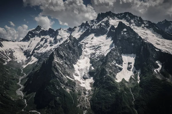 Piek Van Mount Cook Boven Wolken Zomer Bergen Noord Kaukasus — Stockfoto