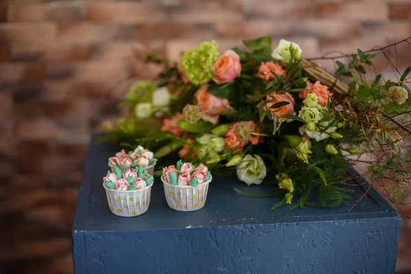 Stilvolle Puderfarben von Blumen und Süßigkeiten — Stockfoto