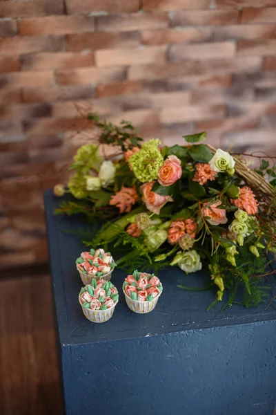 Stilvolle Puderfarben von Blumen und Süßigkeiten — Stockfoto