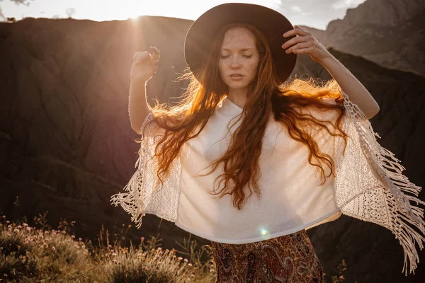 Red-haired woman resting. — Stock Photo, Image