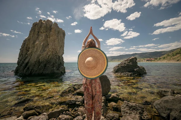 Attractive young woman in ethnical costume on a field at sea — Stock Photo, Image