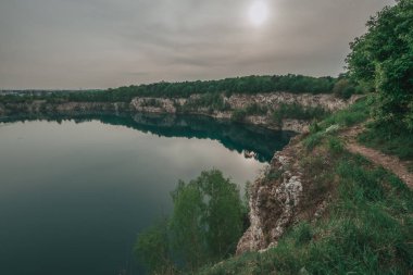 Bir tepe, Polonya Krakow duvarlı şehir ve yemyeşil parklar genel bakış
