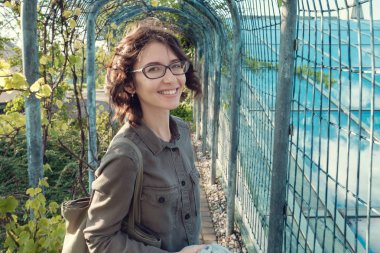 Varşova, Polonya eski şehir kadın genç yolcusu