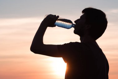 Vücudunuzun suyla temasa.