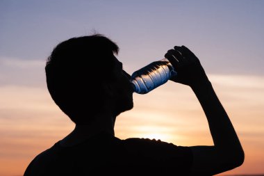 Vücudunuzun suyla temasa.