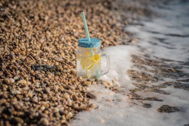 Mojito yaz kumlu plaj.