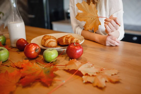 Ciclos de otoño en la cocina, melancólica y cálida . —  Fotos de Stock