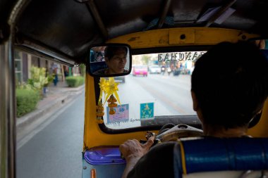 Tuk Tuk otomatik çekçek kentsel ulaşım sık görülen bir şeklidir