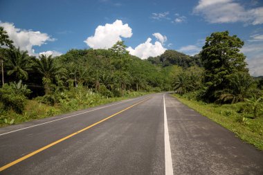 Güzel romantik dağ rota Tayland