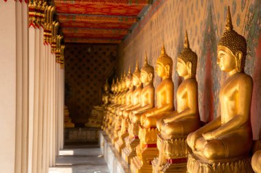 Wat Arun, Bangkok Tayland altın buddha heykeli satırı.