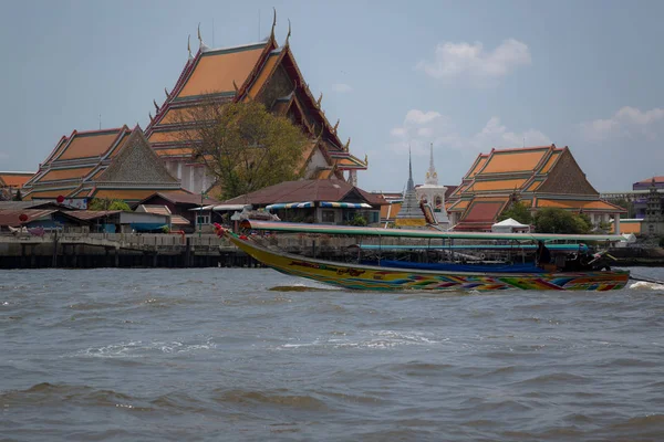 Hosszú farok hajót Chao Phraya folyó Bangkok, Thaiföld — Stock Fotó