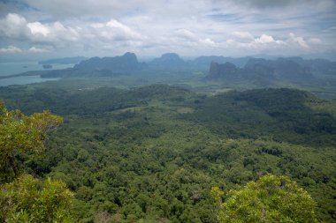 Vadi ve Andaman Denizi, adalar ve dağlar manzarası