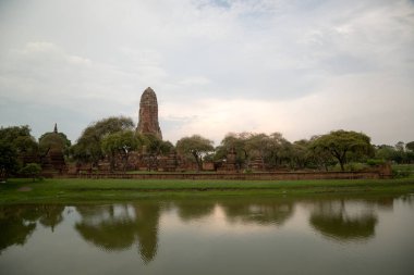Eski güzel Tay tapınak wat Mahathat, Ayutthaya Historical Park, Ayutthaya, Tayland