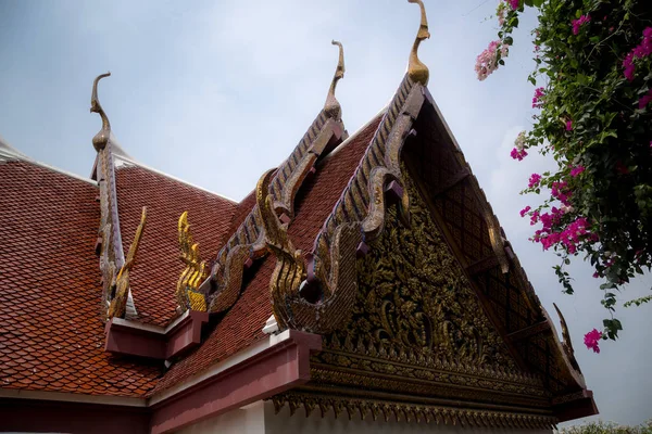 A tradicionális thai stílusú épület felső része — Stock Fotó