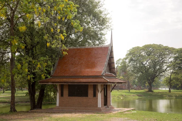오래 된 아름 다운 태국 사원 와트 Mahathat, 아유타야 역사 공원, 아유타야, 태국 — 스톡 사진