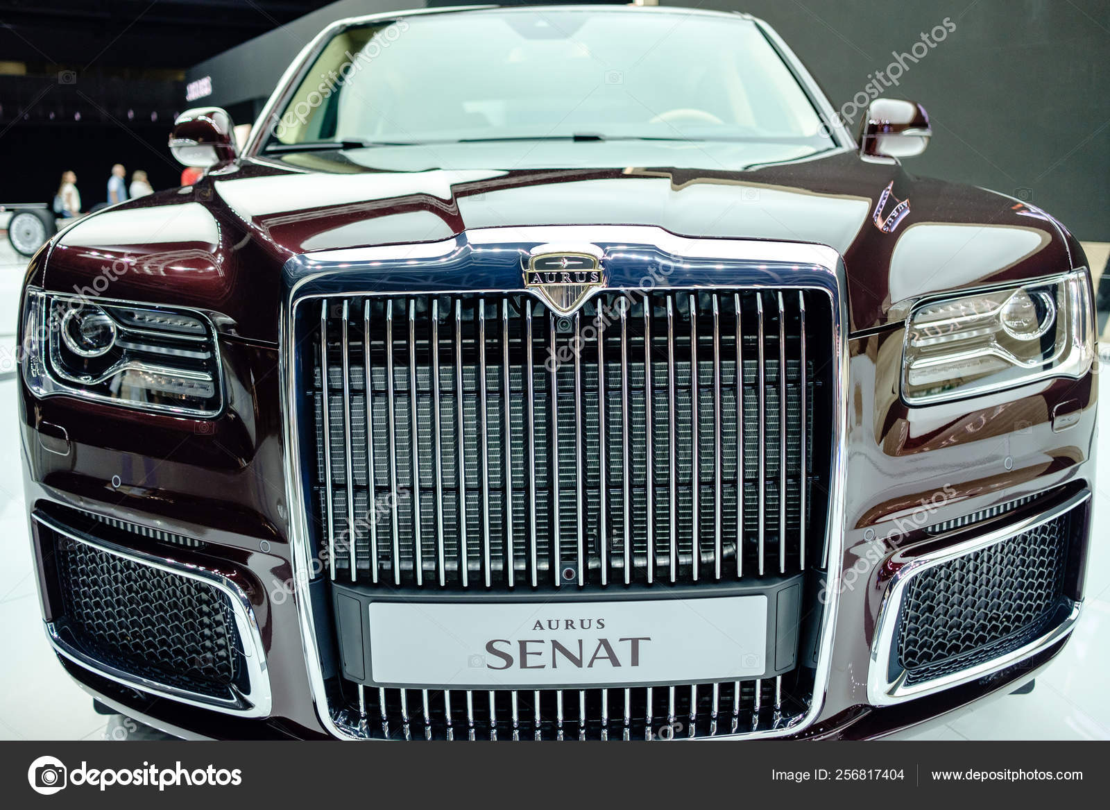 MOSCÚ, 31 DE SEPTIEMBRE DE 2018: El nuevo automóvil Aurus Senat en