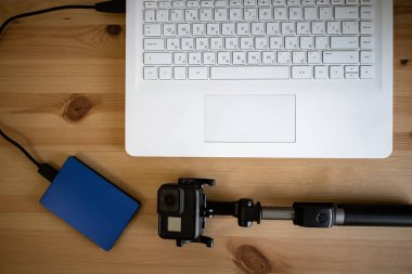 Bilgisayar kamerasının önünde hareket