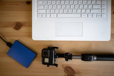 Bilgisayar kamerasının önünde hareket