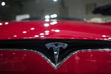 Moskova, 31 Eylül 2018: MMac 2018 üzerinde Otomotiv Fuarı stand yeni Kia araba. Aile kişisel araçların otomobil gösterisi. Dünyanın son Otomotiv gelişmeler ve akımları. logosu kapat