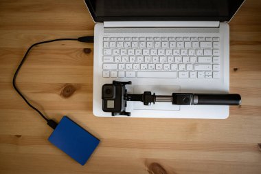 Bilgisayar kamerasının önünde hareket