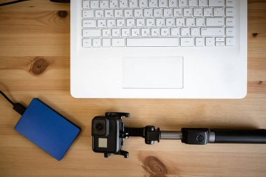 Bilgisayar kamerasının önünde hareket