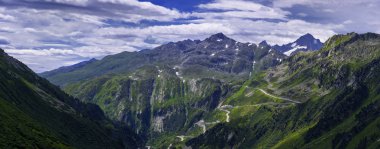 İsviçre dağları ile çarpıcı yaz alp panoraması, Avrupa