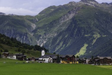 Alpler'deki İsviçre köyü, İsviçre, Avrupa