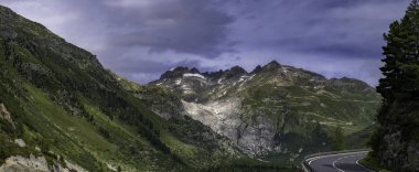 İsviçre, Alpler. Dağlarda Yaz.