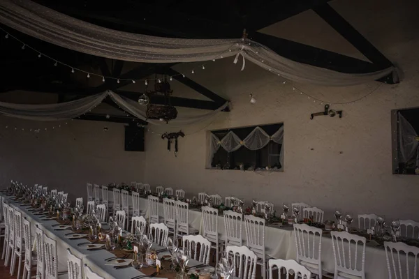 Cena de catering al aire libre en la boda con guarniciones caseras d — Foto de Stock