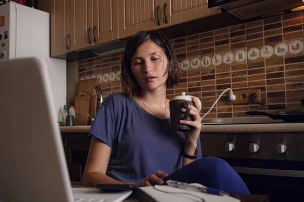 Trabajar Desde Casa Autoaislamiento Concepto Aprendizaje Línea Mujer Asiática Freelancer — Foto de Stock