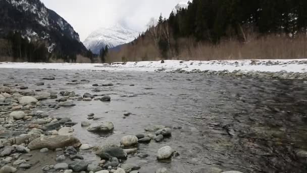 Zimowa Zimna Rzeka Teberda Obszarze Chronionym Dombay Północny Kaukaz Rosja — Wideo stockowe
