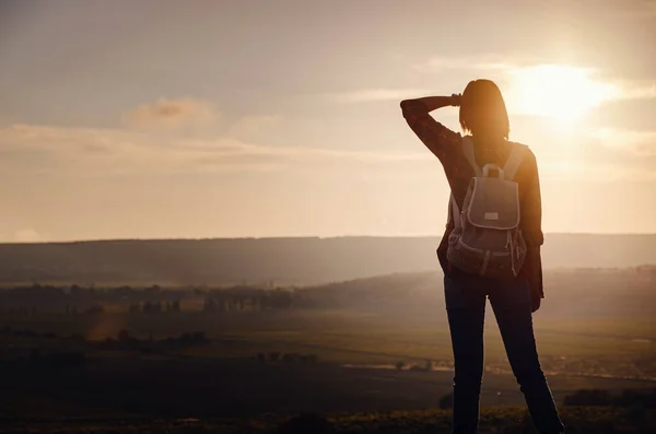 Young Hipster Girl Enjoy Sunset Viewpoint Travel Woman Backpack Enjoying — Stock Photo, Image
