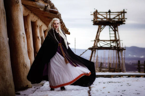 Beautiful Blonde Viking Dressed Black Cloak Backdrop Castle Beautiful Film — Stock Photo, Image