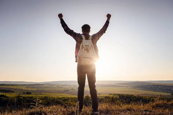 Silhouette Eines Champions Auf Einem Berggipfel Aktives Lebenskonzept Wandern Einklang — Stockfoto