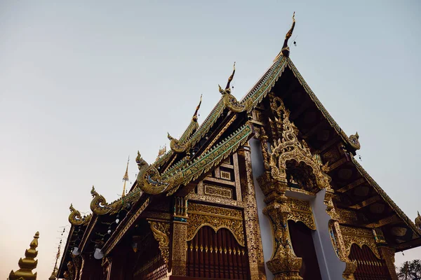 Vackra Detaljer Thailändsk Konst Vid Buddisttemplet Vackert Nytt Tempel Nära — Stockfoto