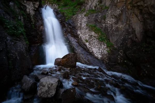 Natureza Norte Cáucaso Grande Cachoeira Soprada Shumka Dombai Karachay Cherkessia — Fotografia de Stock