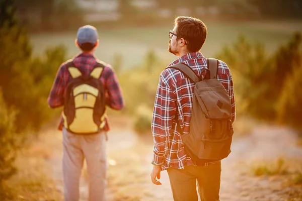 Two Men Hikers Enjoy Walk Nature Sunset Time Summer Enjoying — Stock Photo, Image