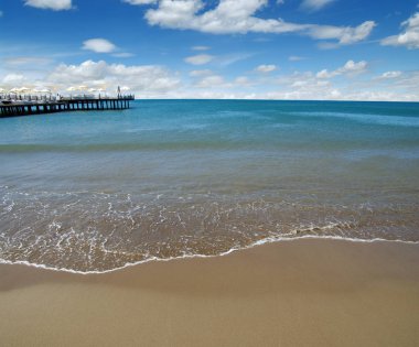 Gökyüzündeki kumsal ve deniz