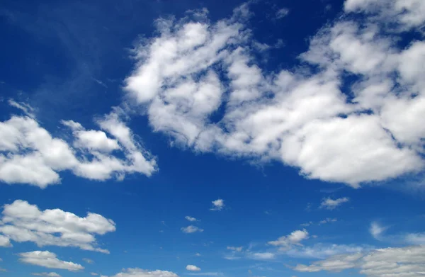 Bakgrund Blå Himmel Och Vita Moln — Stockfoto