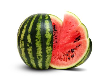 Olgun çizgili karpuz beyazda izole edilmiş.