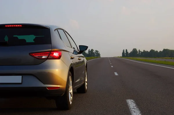 Auto Argento Strada — Foto Stock