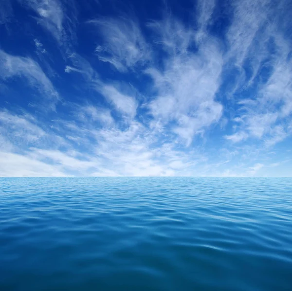 Błękitne Morze Powierzchnia Wody Niebie — Zdjęcie stockowe